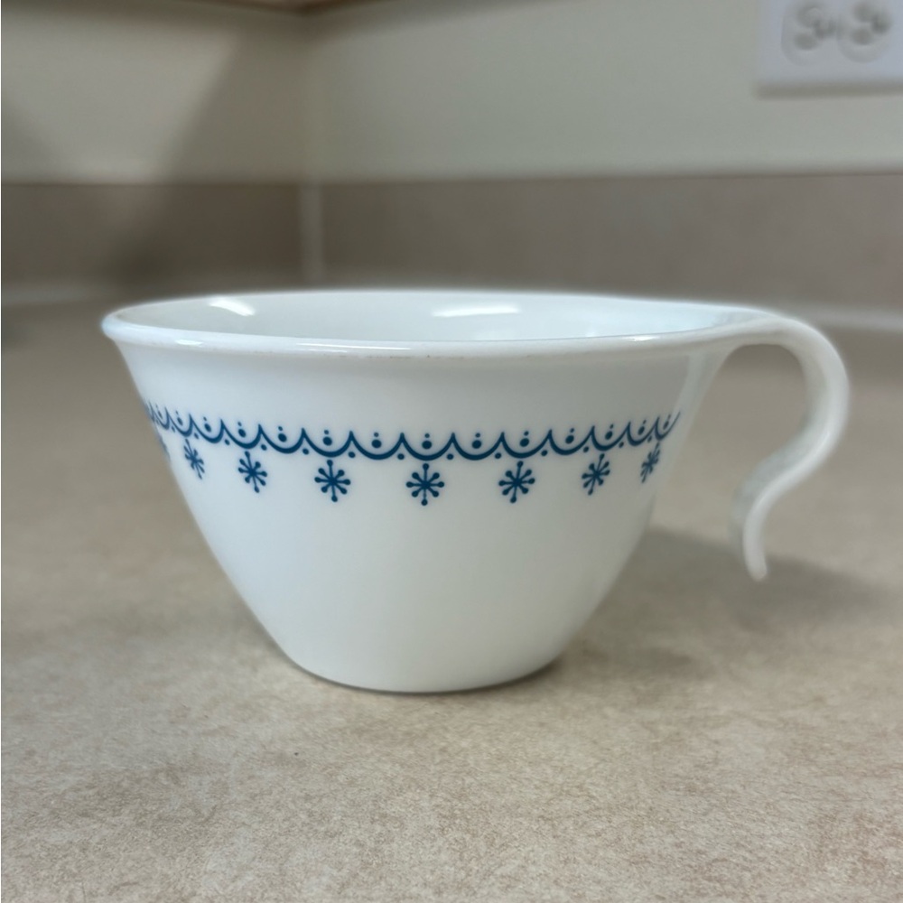 Vintage C hook Corelle Snowflake Blue cup
